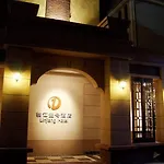 Linjiang Hotel
